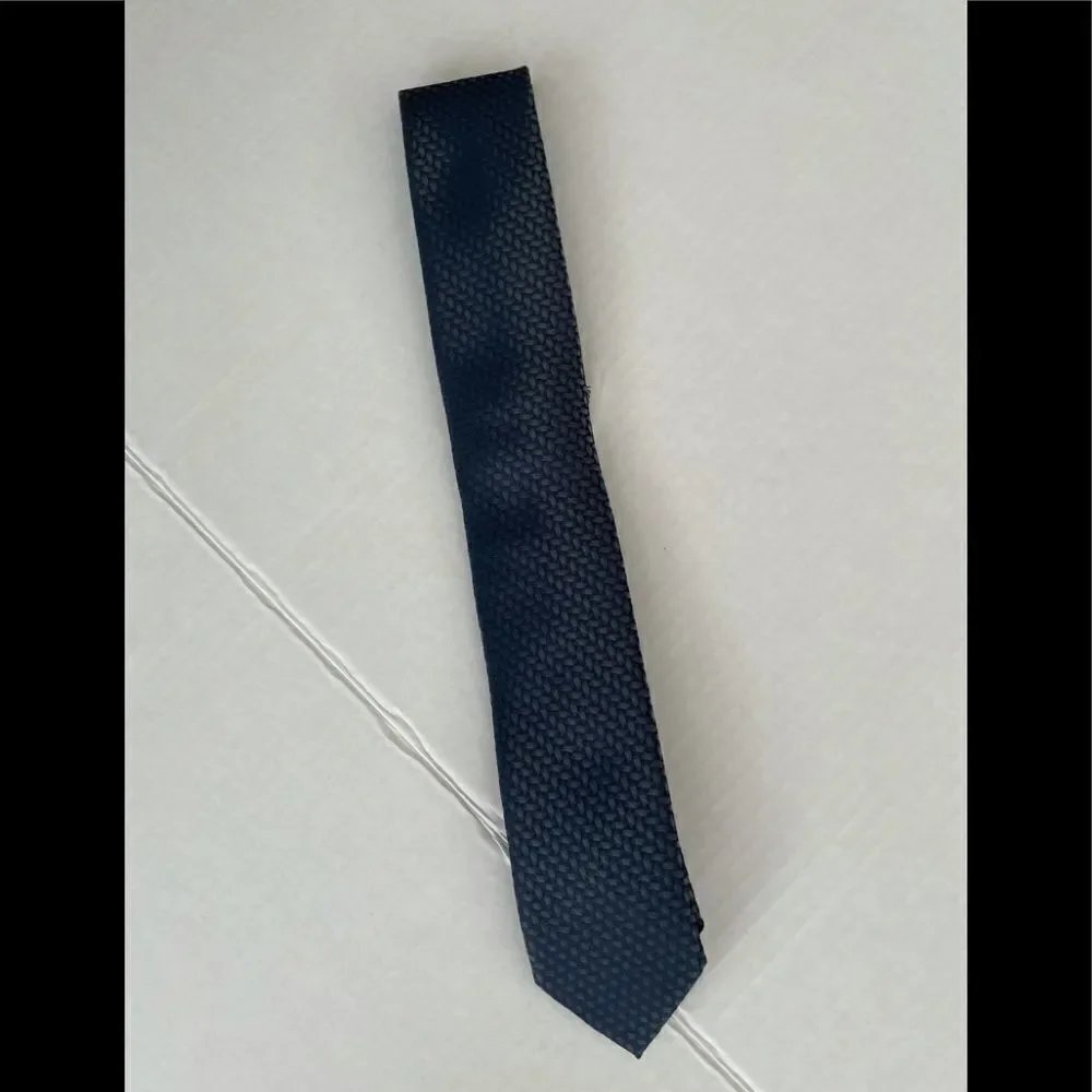 Nwt EGARA blue patterned tie, MSRP $39.99
